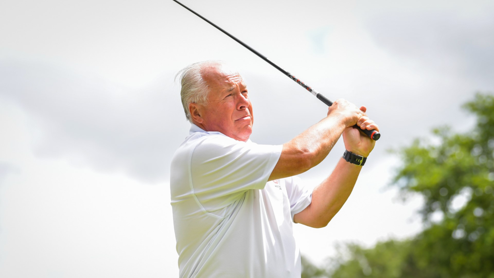 cataract surgery patient dennis bailey playing golf