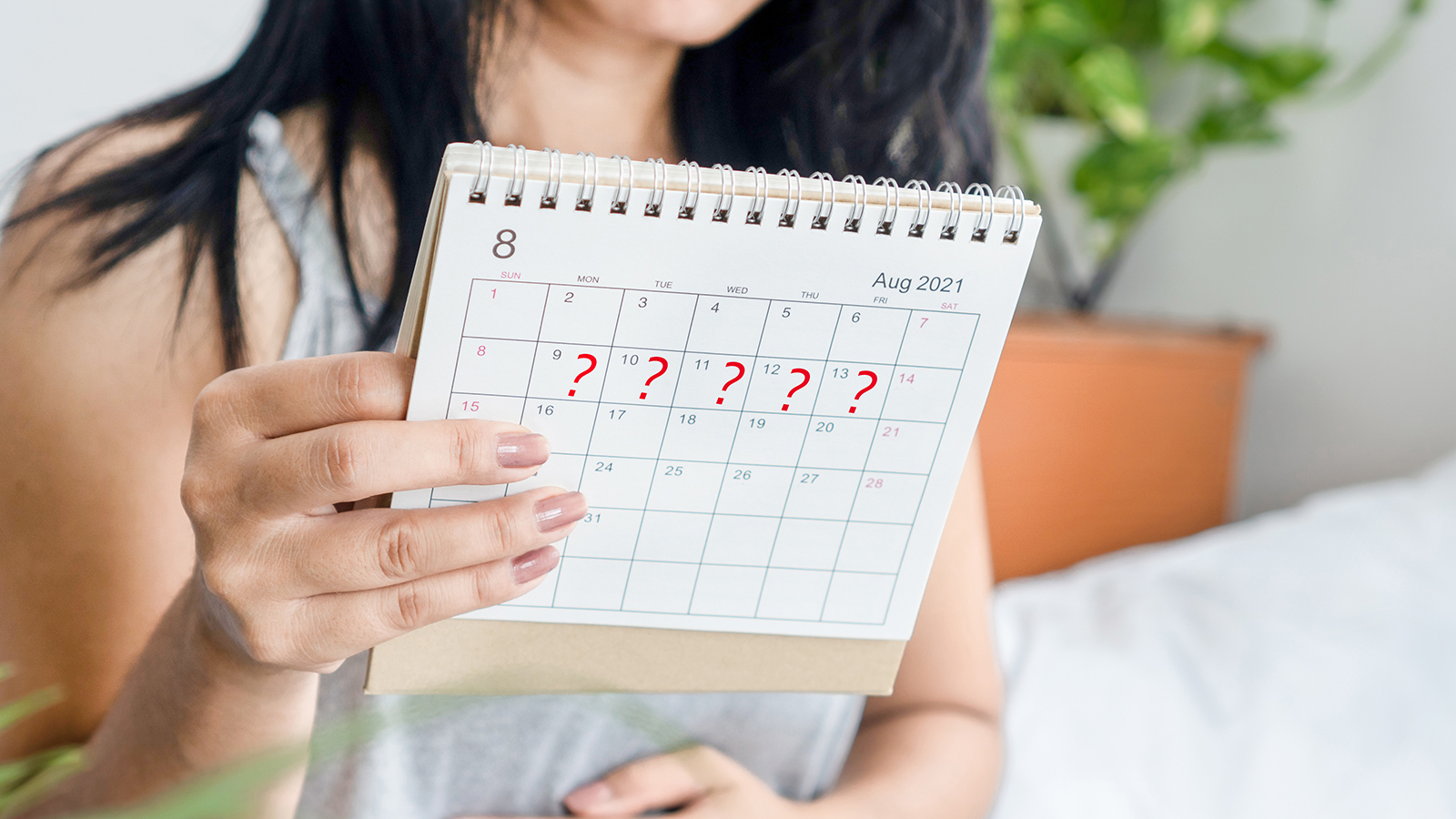 woman with dysmenorrhea charting her menstrual cycle