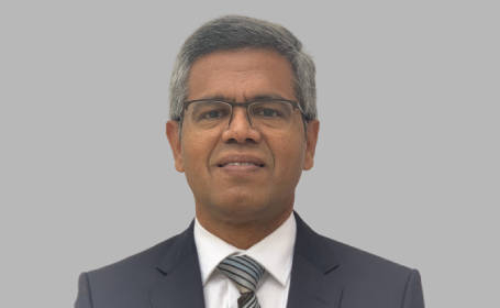 Portrait of Dr Balasubramaniam Vijayan , Consultant Gastroenterologist