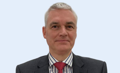 Portrait of Mr Robert Duthie , Consultant Orthopaedic Surgeon