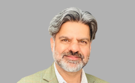 Portrait of Mr Zulfiqar Sadiq , Consultant Orthopaedic Upper Limb Surgeon