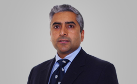 Portrait of Mr L A Kash Khan , Consultant Orthopaedic Surgeon