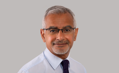 Portrait of Dr Abbas Ismail , Consultant in Osteoporosis Management and Metabolic Bone Disease