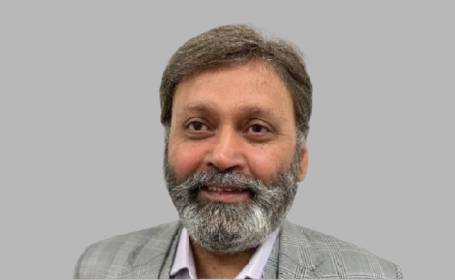 Portrait of Dr Atta Abbasi , Consultant Gastroenterologist
