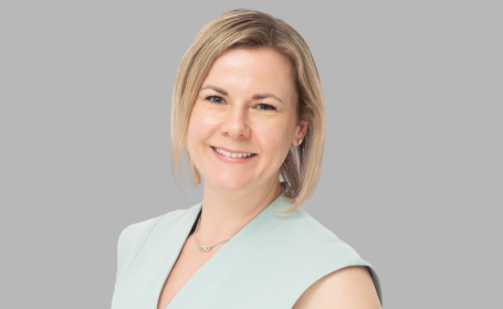 Portrait of Dr Helen Petersen , Consultant and Senior Lecturer in Oral Surgery