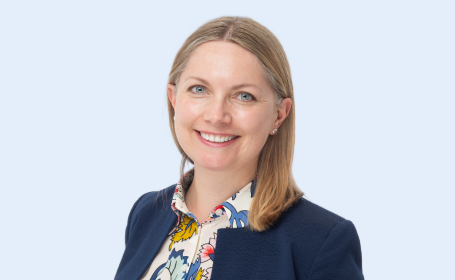 Portrait of Dr Jo Vlies , GP specialising in menopause