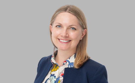 Portrait of Dr Jo Vlies , GP specialising in menopause