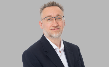 Portrait of Dr Kyle Gilmour , Consultant Gynaecologist & Obstetrician