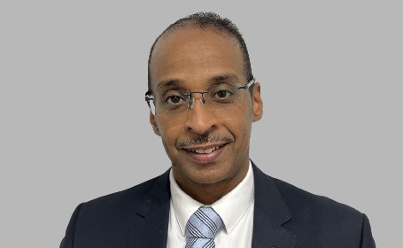 Portrait of Dr Abubaker Ahmed , Consultant Gastroenterologist