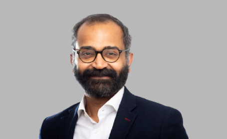 Portrait of Mr Ajay Swaminathan , Consultant Gynaecologist Menopause specialist