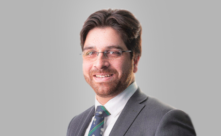 Portrait of Mr Numan Shah , Consultant Trauma & Orthopaedic Surgeon