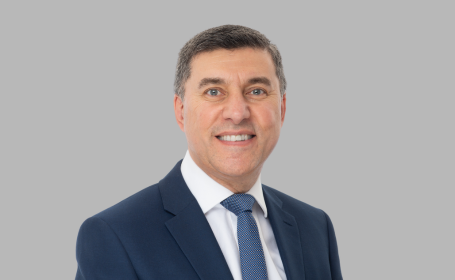 Portrait of Dr Omar Hadid , Consultant Ophthalmic Surgeon