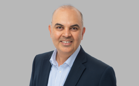 Portrait of Prof Puneet Monga , Consultant Orthopaedic Surgeon