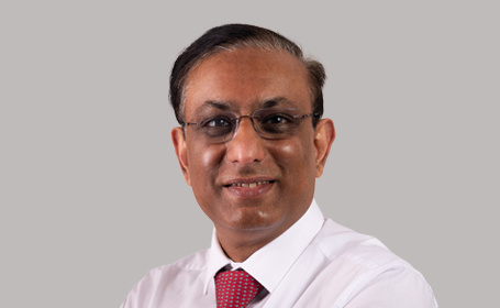 Portrait of Mr Vik Kapoor , Consultant Orthopaedic & Spinal Surgeon