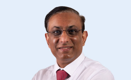 Portrait of Mr Vik Kapoor , Consultant Orthopaedic & Spinal Surgeon
