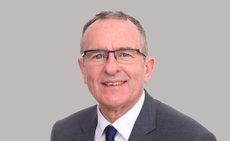Portrait of Prof Philip Turner , Consultant Orthopaedic Surgeon