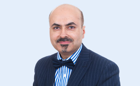 Portrait of Professor Waqar Bhatti , Consultant in Musculoskeletal & Sports Radiology