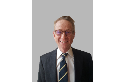 Portrait of Mr Grey Giddins , Consultant Orthopaedic Surgeon