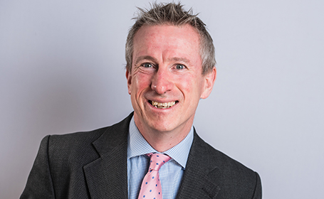 Portrait of Mr James Robinson , Consultant Orthopaedic Knee Surgeon