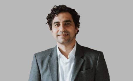 Portrait of Mr Rohit Dhawan , Consultant Orthopaedic Surgeon