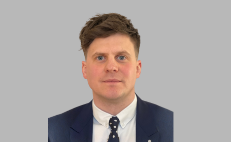 Portrait of Mr Jonathan Barrow , Consultant Orthopaedic Surgeon