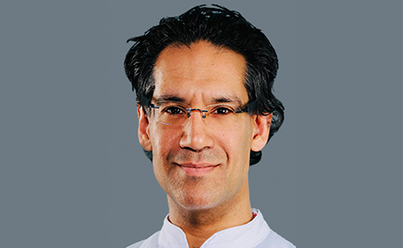 Portrait of Mr Mano Sira , Consultant Oculoplastic and Ophthalmic Surgeon 