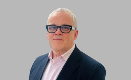 Portrait of Mr Mark Willett , Consultant Gynaecologist & Obstetrician