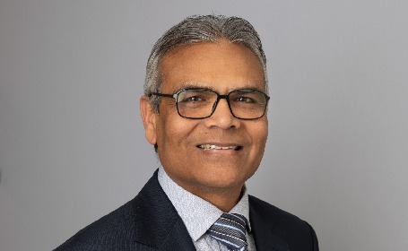 Portrait of Vinod Shah , Consultant Orthopaedic Surgeon