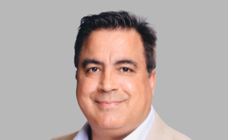 Portrait of Dr Raman Bhutani , Consultant Dermatologist