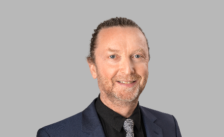 Portrait of Mr Ken McAlister , Consultant Oral & Maxillofacial Surgeon