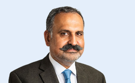 Portrait of Babur Mahmood , Consultant Orthopaedic Spinal Surgeon