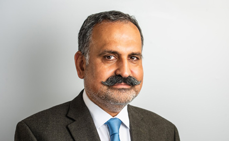 Portrait of Babur Mahmood , Consultant Orthopaedic Spinal Surgeon