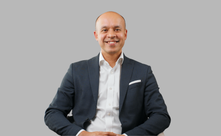 Portrait of Mr Luthfur Rahman , Consultant Hip and Knee Surgeon
