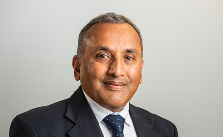 Portrait of Ravi Pandit , Consultant Orthopaedic Surgeon