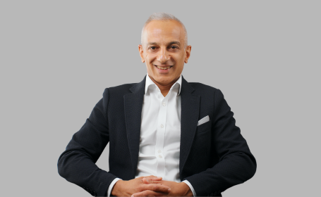 Portrait of Mr Rupen Dattani , Consultant Orthopaedic Surgeon