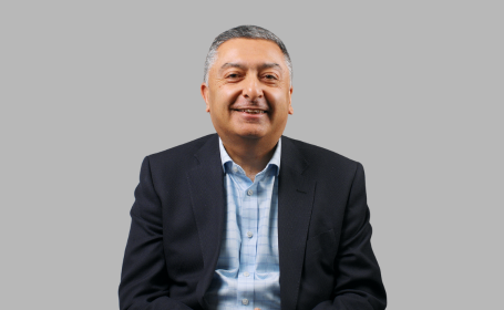 Portrait of Mr Vikas Vedi , Consultant Orthopaedic Surgeon