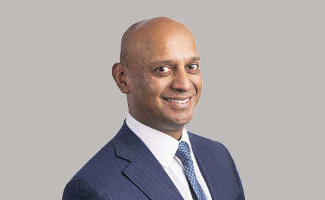 Portrait of Mr Mike Thilagarajah , Consultant Orthopaedic & Trauma Surgeon