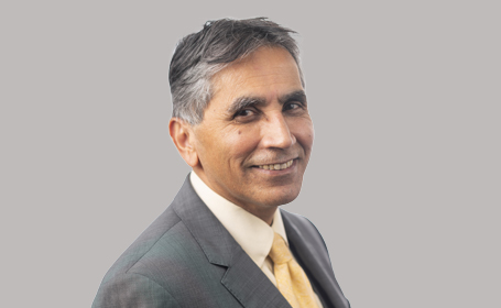 Portrait of Mr Om Lahoti , Consultant Orthopaedic Surgeon