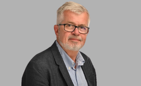 Portrait of Dr Carl Shakespeare , Consultant Cardiologist