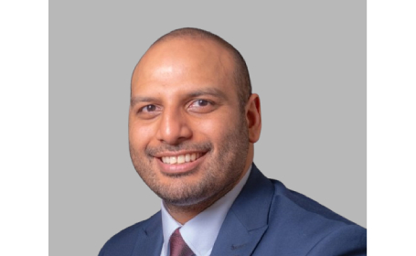 Portrait of Mr Shahnawaz Khan , Consultant Orthopaedic Surgeon
