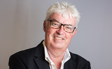 Portrait of Dr Sebastian Barton , Consultant Gastroenterologist
