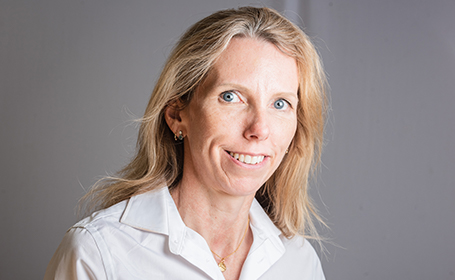 Portrait of Ms Zoe Woodward , Consultant Gynaecologist