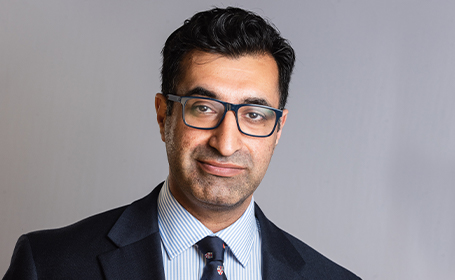 Portrait of Prof. Baljinder Dhinsa , Consultant Trauma and Orthopaedic Surgeon