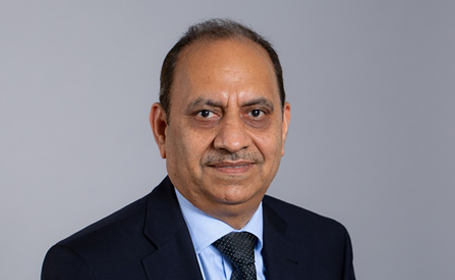 Portrait of Dr Shahid Hamid , Consultant Physician in Respiratory and General Medicine