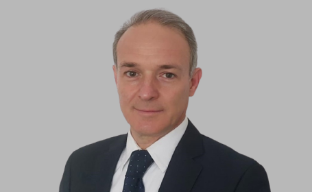 Portrait of Mr Luca Ilari , Consultant Ophthalmic Surgeon