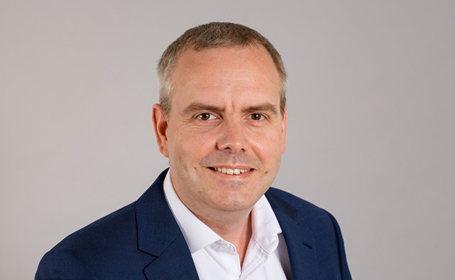 Portrait of Mr Max Edwards , Consultant Orthopaedic Surgeon