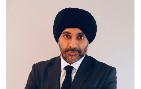 Portrait of Prof Tony Kochhar , Consultant Shoulder & Upper Limb Surgeon/ Sports Injury Specialist