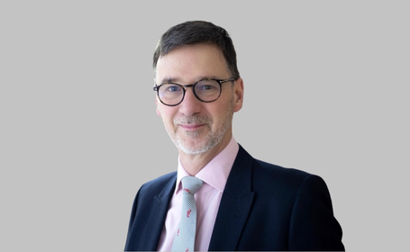 Portrait of Mr Ian Currie , Consultant Gynaecologist 