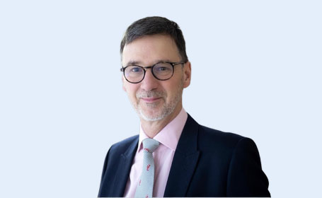 Portrait of Mr Ian Currie , Consultant Gynaecologist 