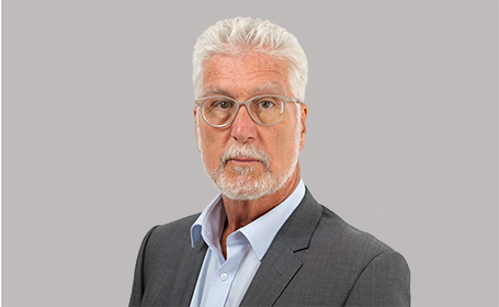 Portrait of Mr Gordon Matthews , Consultant Orthopaedic Surgeon